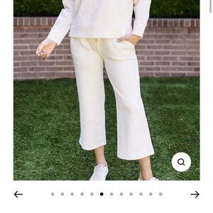 Mary Square Women's Cropped White Pants with bow pattern size S